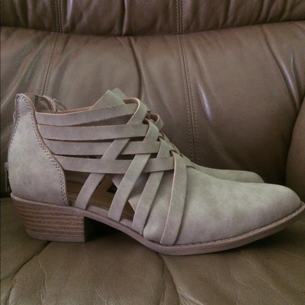 NWOT Nude Boots